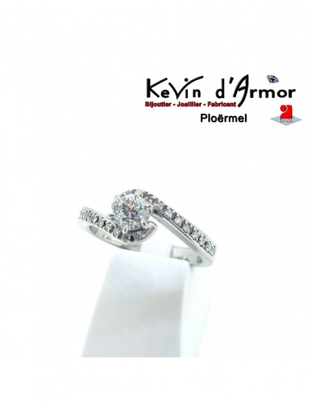 Solitaire accompagné diamants de synthèse