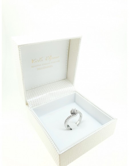 Solitaire accompagné diamants de synthèse