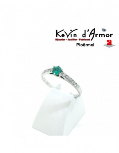 Solitaire accompagné Emeraude et Diamants