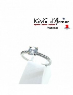 Solitaire accompagné diamants synthèse