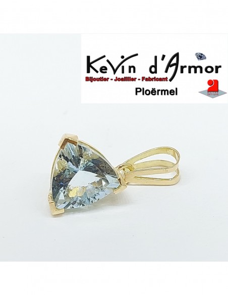 Pendentif en or jaune 750‰ et aigue-marine